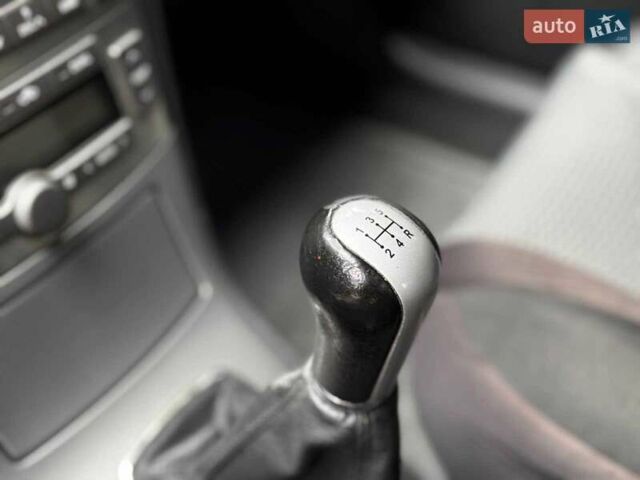 Сірий Тойота Авенсіс, об'ємом двигуна 1.8 л та пробігом 241 тис. км за 7590 $, фото 16 на Automoto.ua