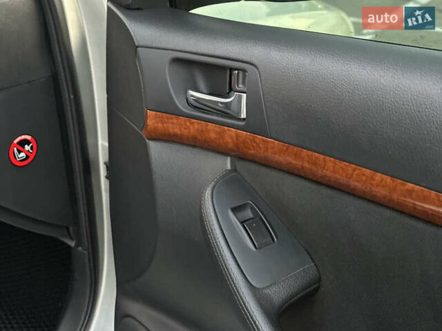 Серый Тойота Авенсис, объемом двигателя 1.79 л и пробегом 200 тыс. км за 5000 $, фото 32 на Automoto.ua