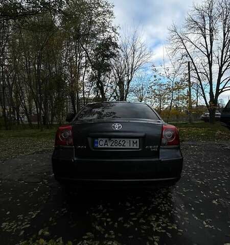 Серый Тойота Авенсис, объемом двигателя 2 л и пробегом 220 тыс. км за 7500 $, фото 3 на Automoto.ua