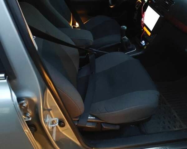 Серый Тойота Авенсис, объемом двигателя 1.79 л и пробегом 240 тыс. км за 6200 $, фото 3 на Automoto.ua