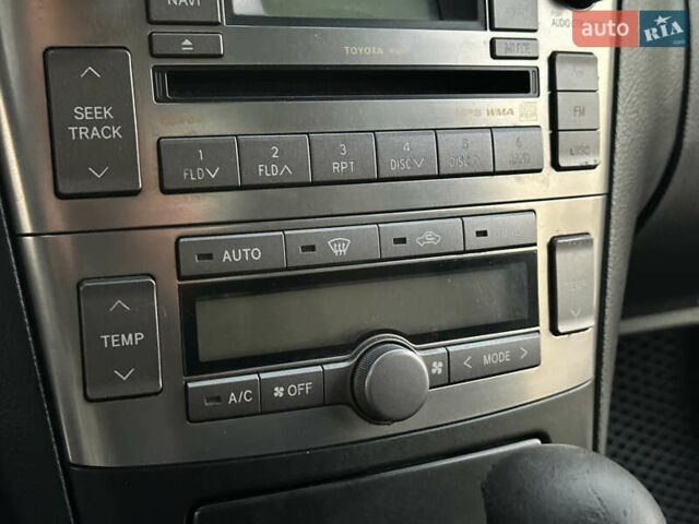 Серый Тойота Авенсис, объемом двигателя 1.79 л и пробегом 200 тыс. км за 5000 $, фото 51 на Automoto.ua