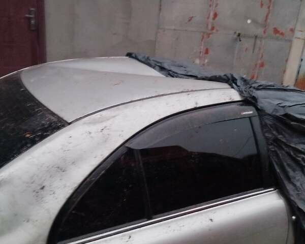 Серый Тойота Авенсис, объемом двигателя 1.6 л и пробегом 320 тыс. км за 2500 $, фото 3 на Automoto.ua