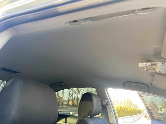 Серый Тойота Авенсис, объемом двигателя 2 л и пробегом 410 тыс. км за 6000 $, фото 5 на Automoto.ua