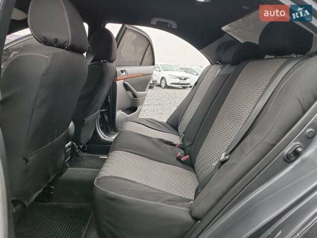 Серый Тойота Авенсис, объемом двигателя 2.2 л и пробегом 280 тыс. км за 7440 $, фото 28 на Automoto.ua