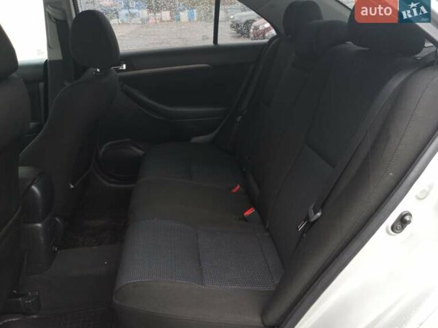 Серый Тойота Авенсис, объемом двигателя 1.79 л и пробегом 192 тыс. км за 7900 $, фото 19 на Automoto.ua