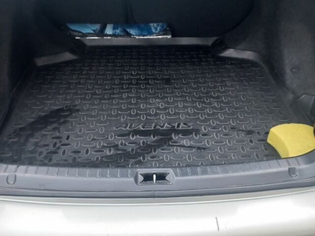 Серый Тойота Авенсис, объемом двигателя 1.8 л и пробегом 256 тыс. км за 6500 $, фото 9 на Automoto.ua