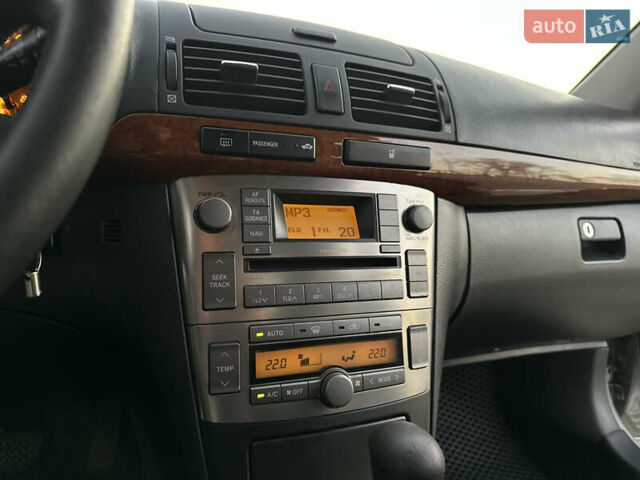 Серый Тойота Авенсис, объемом двигателя 1.79 л и пробегом 200 тыс. км за 5000 $, фото 54 на Automoto.ua