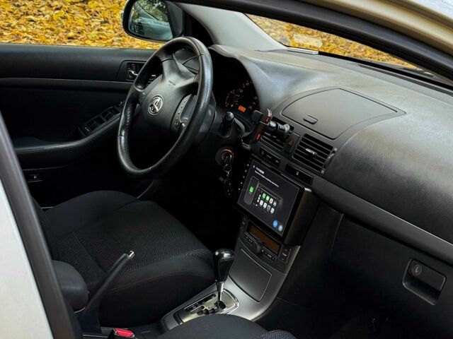 Серый Тойота Авенсис, объемом двигателя 1.8 л и пробегом 192 тыс. км за 8500 $, фото 1 на Automoto.ua