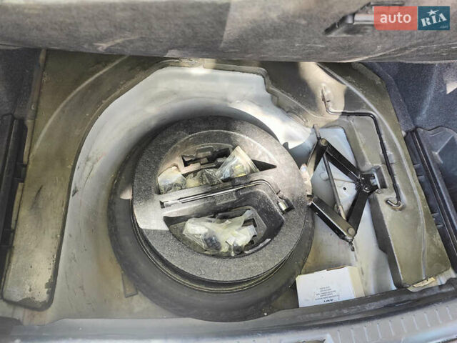 Сірий Тойота Авенсіс, об'ємом двигуна 1.8 л та пробігом 316 тис. км за 6900 $, фото 33 на Automoto.ua