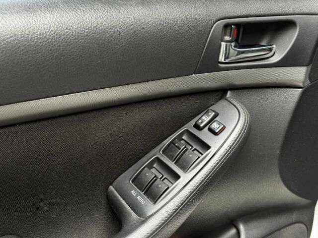 Сірий Тойота Авенсіс, об'ємом двигуна 1.8 л та пробігом 241 тис. км за 6940 $, фото 12 на Automoto.ua