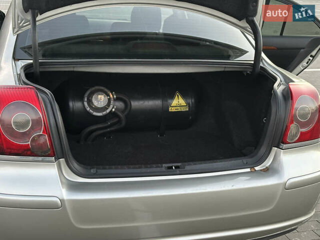 Серый Тойота Авенсис, объемом двигателя 1.79 л и пробегом 200 тыс. км за 5000 $, фото 19 на Automoto.ua