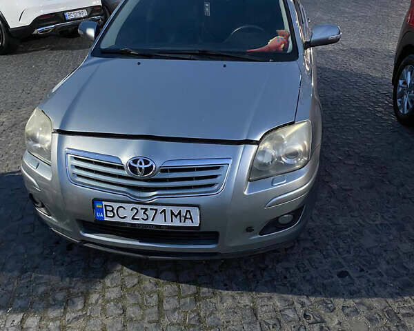 Серый Тойота Авенсис, объемом двигателя 2 л и пробегом 261 тыс. км за 6500 $, фото 1 на Automoto.ua