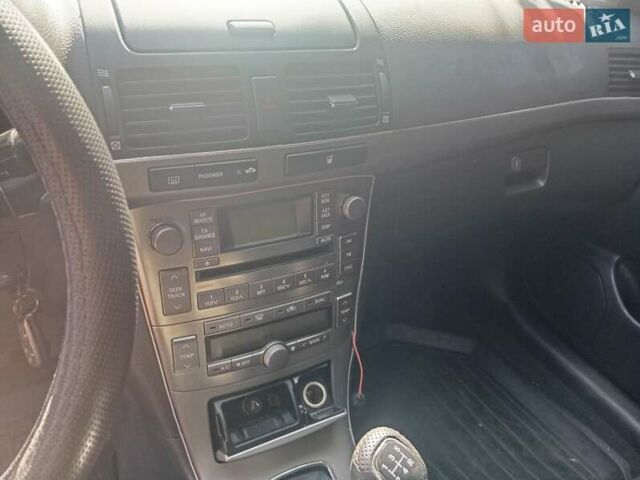 Серый Тойота Авенсис, объемом двигателя 1.8 л и пробегом 243 тыс. км за 6800 $, фото 1 на Automoto.ua