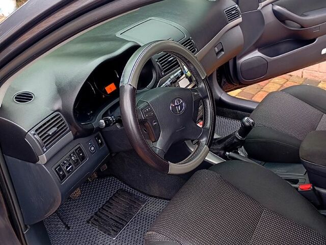 Сірий Тойота Авенсіс, об'ємом двигуна 1.8 л та пробігом 220 тис. км за 7500 $, фото 2 на Automoto.ua