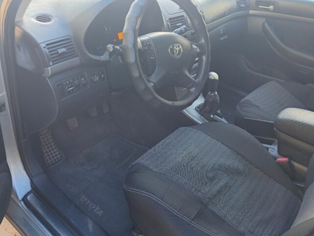 Сірий Тойота Авенсіс, об'ємом двигуна 1 л та пробігом 328 тис. км за 5500 $, фото 6 на Automoto.ua
