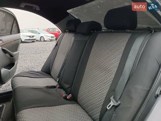 Серый Тойота Авенсис, объемом двигателя 2.2 л и пробегом 280 тыс. км за 7440 $, фото 27 на Automoto.ua