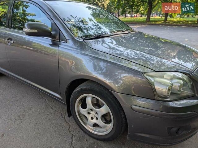 Сірий Тойота Авенсіс, об'ємом двигуна 1.8 л та пробігом 266 тис. км за 7600 $, фото 13 на Automoto.ua