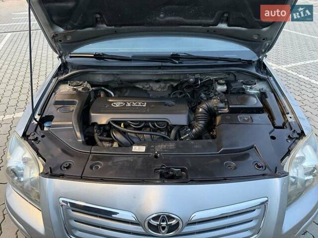 Серый Тойота Авенсис, объемом двигателя 1.6 л и пробегом 300 тыс. км за 5250 $, фото 30 на Automoto.ua