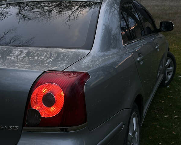 Серый Тойота Авенсис, объемом двигателя 2 л и пробегом 358 тыс. км за 7399 $, фото 6 на Automoto.ua