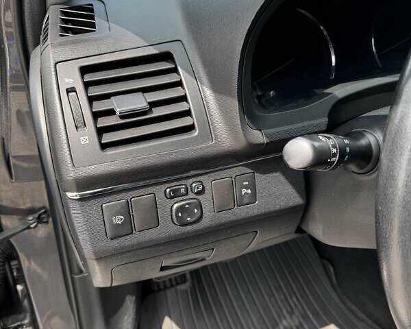 Сірий Тойота Авенсіс, об'ємом двигуна 2.01 л та пробігом 116 тис. км за 10500 $, фото 15 на Automoto.ua