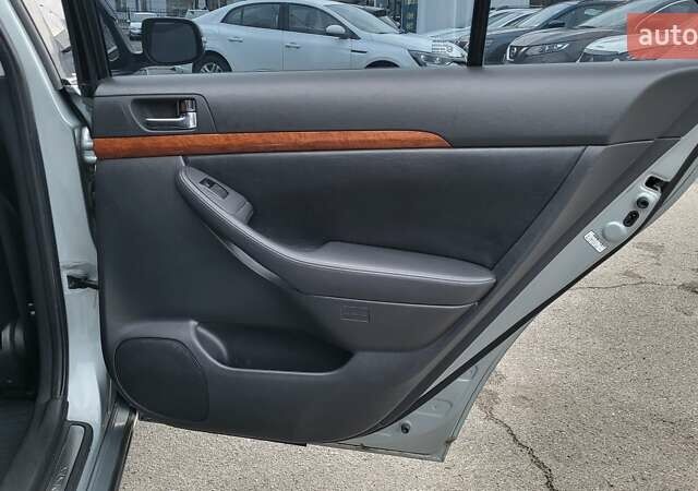 Серый Тойота Авенсис, объемом двигателя 2 л и пробегом 286 тыс. км за 7500 $, фото 28 на Automoto.ua