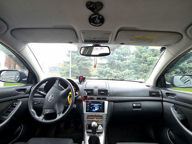 Сірий Тойота Авенсіс, об'ємом двигуна 1.8 л та пробігом 240 тис. км за 8000 $, фото 10 на Automoto.ua