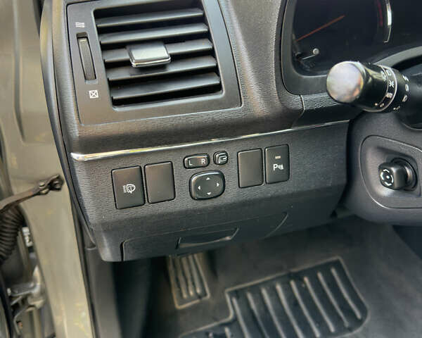 Серый Тойота Авенсис, объемом двигателя 2 л и пробегом 124 тыс. км за 10500 $, фото 8 на Automoto.ua