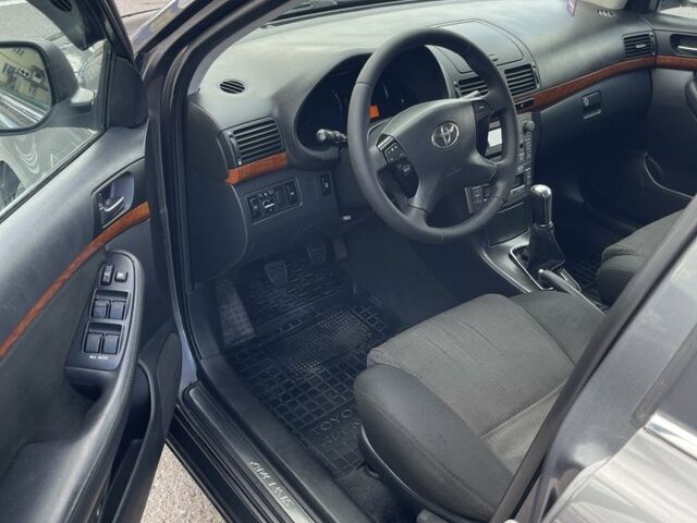 Серый Тойота Авенсис, объемом двигателя 1.8 л и пробегом 206 тыс. км за 5999 $, фото 5 на Automoto.ua