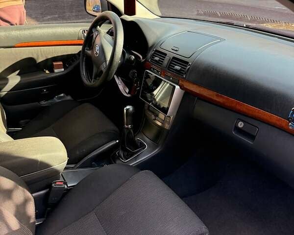 Серый Тойота Авенсис, объемом двигателя 1.8 л и пробегом 260 тыс. км за 6300 $, фото 15 на Automoto.ua