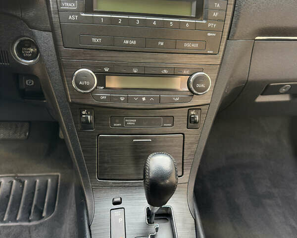 Серый Тойота Авенсис, объемом двигателя 2 л и пробегом 124 тыс. км за 10500 $, фото 18 на Automoto.ua