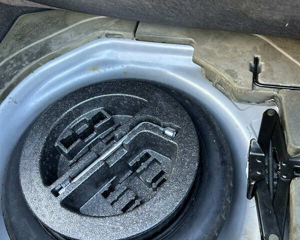 Серый Тойота Авенсис, объемом двигателя 2 л и пробегом 153 тыс. км за 8499 $, фото 7 на Automoto.ua