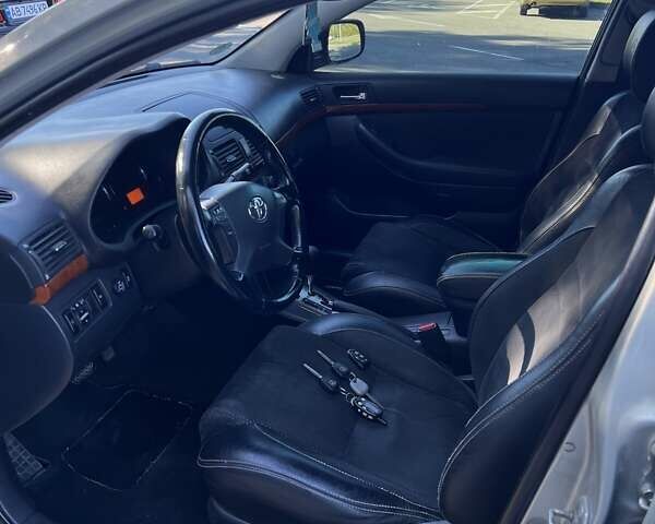 Серый Тойота Авенсис, объемом двигателя 1.79 л и пробегом 239 тыс. км за 6800 $, фото 12 на Automoto.ua
