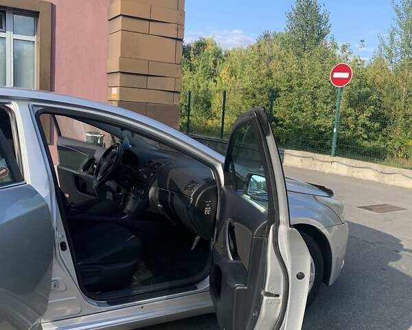 Серый Тойота Авенсис, объемом двигателя 1.8 л и пробегом 275 тыс. км за 7000 $, фото 16 на Automoto.ua