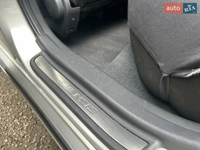Серый Тойота Авенсис, объемом двигателя 1.8 л и пробегом 225 тыс. км за 7950 $, фото 68 на Automoto.ua
