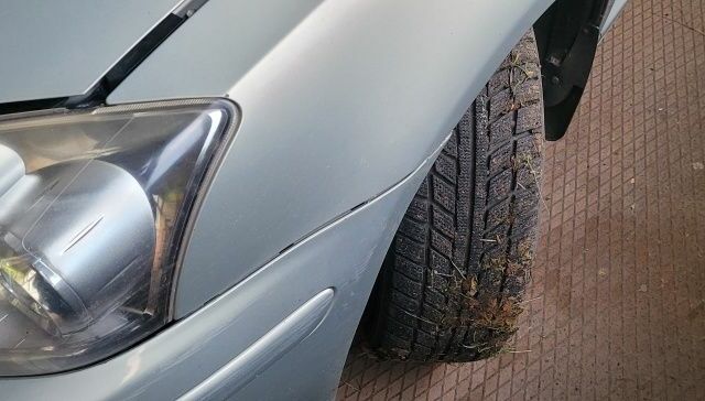 Серый Тойота Авенсис, объемом двигателя 0 л и пробегом 205 тыс. км за 7100 $, фото 3 на Automoto.ua