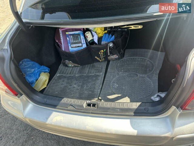 Серый Тойота Авенсис, объемом двигателя 1.79 л и пробегом 256 тыс. км за 7300 $, фото 12 на Automoto.ua