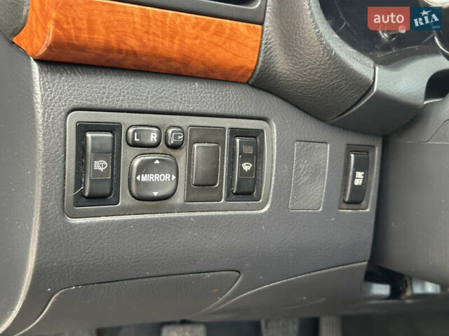 Серый Тойота Авенсис, объемом двигателя 2 л и пробегом 210 тыс. км за 6800 $, фото 18 на Automoto.ua