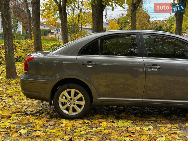 Серый Тойота Авенсис, объемом двигателя 2 л и пробегом 127 тыс. км за 7490 $, фото 4 на Automoto.ua