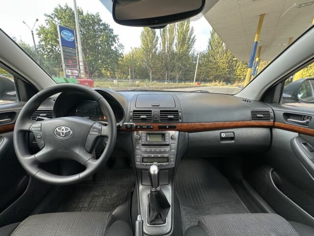 Серый Тойота Авенсис, объемом двигателя 2 л и пробегом 210 тыс. км за 6600 $, фото 12 на Automoto.ua