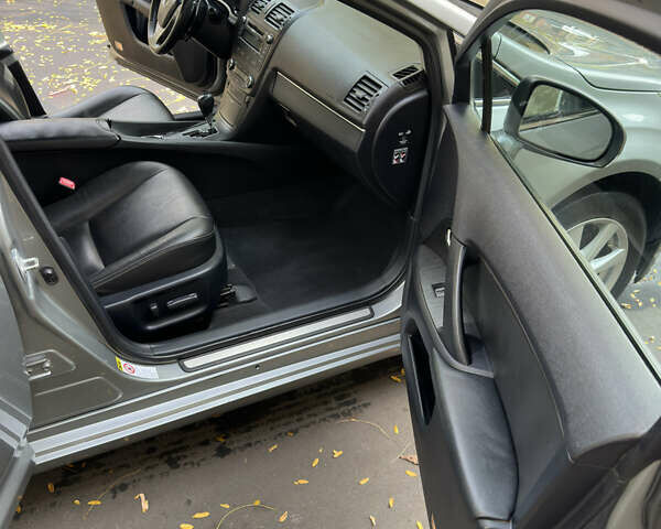 Серый Тойота Авенсис, объемом двигателя 2 л и пробегом 124 тыс. км за 10500 $, фото 16 на Automoto.ua