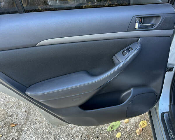 Серый Тойота Авенсис, объемом двигателя 2 л и пробегом 153 тыс. км за 8499 $, фото 16 на Automoto.ua