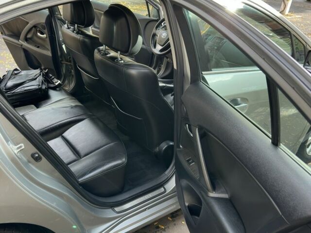 Серый Тойота Авенсис, объемом двигателя 2 л и пробегом 124 тыс. км за 10400 $, фото 9 на Automoto.ua