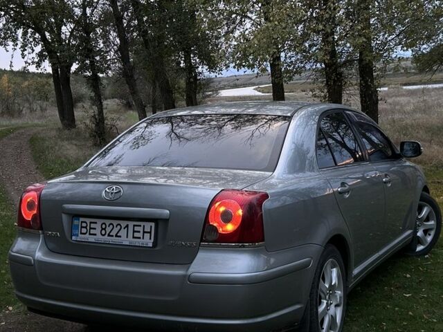 Серый Тойота Авенсис, объемом двигателя 2 л и пробегом 358 тыс. км за 7399 $, фото 2 на Automoto.ua