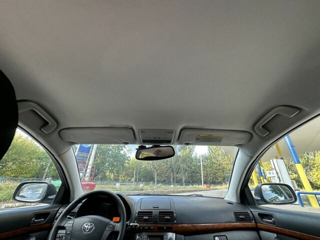 Серый Тойота Авенсис, объемом двигателя 2 л и пробегом 210 тыс. км за 6600 $, фото 13 на Automoto.ua