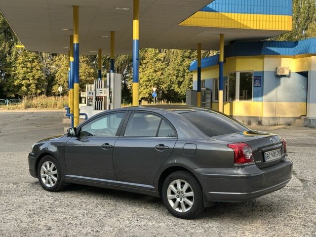 Серый Тойота Авенсис, объемом двигателя 2 л и пробегом 210 тыс. км за 6600 $, фото 4 на Automoto.ua