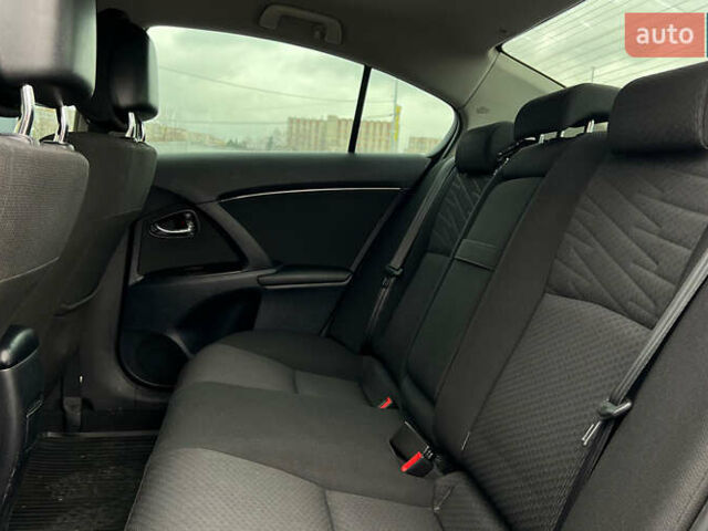 Серый Тойота Авенсис, объемом двигателя 1.99 л и пробегом 230 тыс. км за 9400 $, фото 16 на Automoto.ua