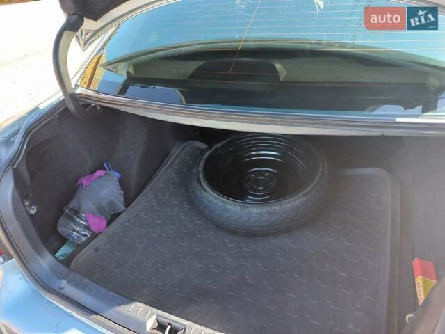 Сірий Тойота Авенсіс, об'ємом двигуна 1.79 л та пробігом 303 тис. км за 6500 $, фото 3 на Automoto.ua
