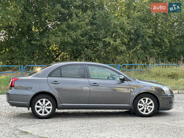 Серый Тойота Авенсис, объемом двигателя 2 л и пробегом 210 тыс. км за 6800 $, фото 3 на Automoto.ua