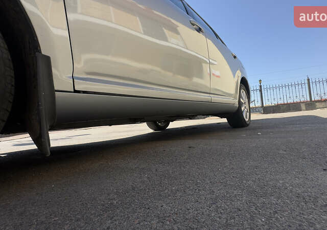 Серый Тойота Авенсис, объемом двигателя 1.79 л и пробегом 340 тыс. км за 6200 $, фото 7 на Automoto.ua