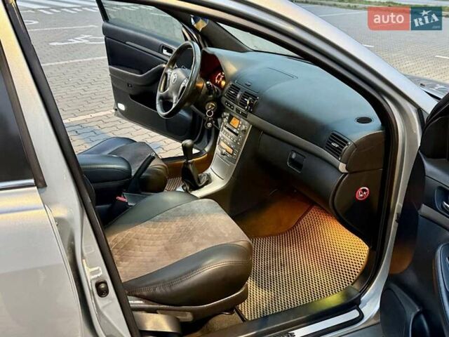 Серый Тойота Авенсис, объемом двигателя 1.6 л и пробегом 300 тыс. км за 5250 $, фото 23 на Automoto.ua